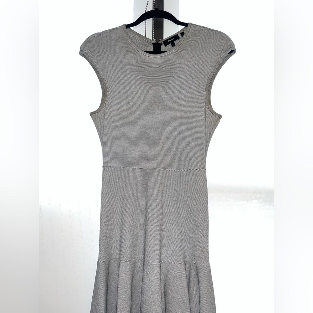 Theory size 0 gray stretchy thin striped dress with a-line bottom and zipper